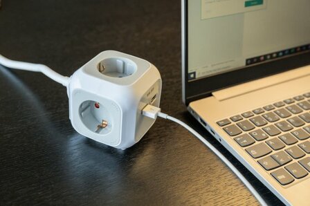 USB-Charger SteckdosenwUrfel 4-fach, 1,4m&nbsp;H05VV-F 3G1,5
