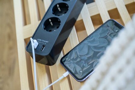 Steckdosenleiste mit USB-Ladefunktion 4-fach schwarz schwarz&nbsp;1,5m H05VV-F 3G1,5 mit Schalter