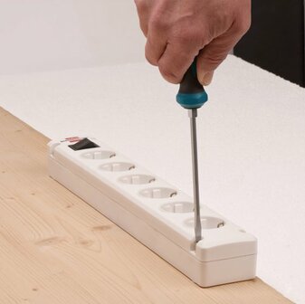 Steckdosenleiste&nbsp;mit USB-Ladefunktion 5fach wei&szlig; 3m H05VV-F 3G1,5 mit Schalter