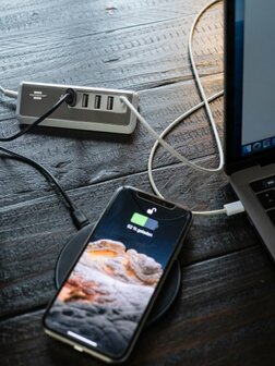USB-Multiladegerat mit 1,5m Textilkabel 4x USB + 1x USB C Power Delivery