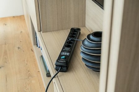 26.000A Uberspannungsschutz-Steckdosenleiste 6-fach schwarz 1,8m H05VV-F3G1,5