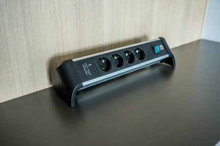 Steckdosenleiste mit USB Power Delivery USB-Ladefunktion 4-fach 1,8m H05VV-F 3G1,5