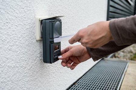 Digitale Wochenzeitschaltuhr IP44 im farbigen Verkaufskarton
