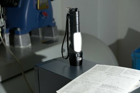 LED-Taschenlampe THL 300, IP54, 360+240lm