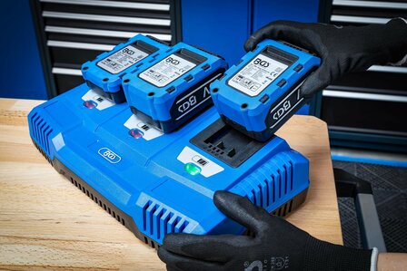 Mehrfach-Ladegerat 3 x 2,5 A 18 V