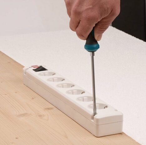 Steckdosenleiste mit USB-Ladefunktion 5fach weiß 3m H05VV-F 3G1,5 mit Schalter