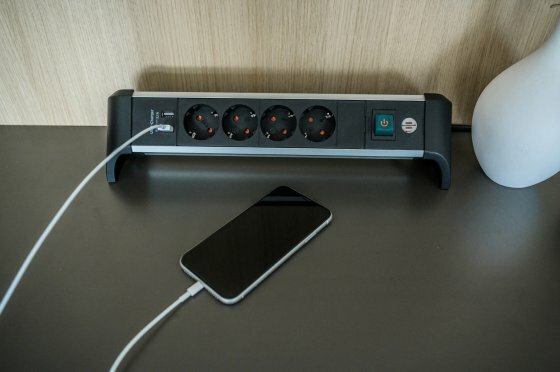 Steckdosenleiste mit USB-Ladefunktion 4-fach 1,8m H05VV-F 3G1,5