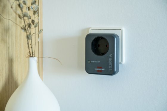 uberspannungsschutzadapter 13.500A Anthrazit