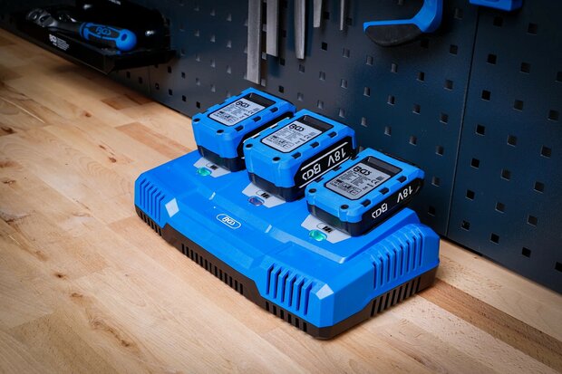 Mehrfach-Ladegerat 3 x 2,5 A 18 V