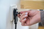 Qualitats-Kunststoff-Verlangerungskabel mit Flachstecker 3m H05VV-F3G1,5 schwarz
